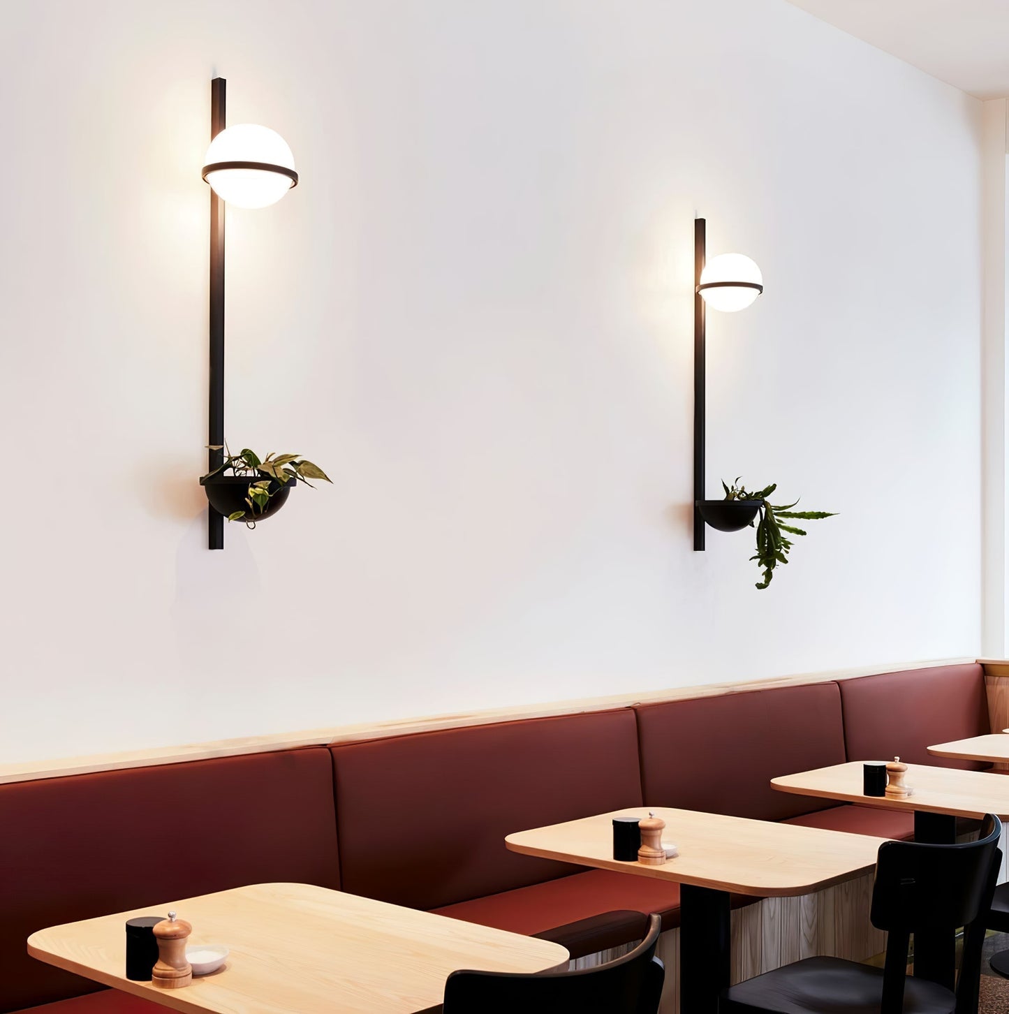 Solstice Outdoor Wall Light – Moderne Zwarte Buitenlamp met LED Bol | Waterdichte IP65 Gevelverlichting