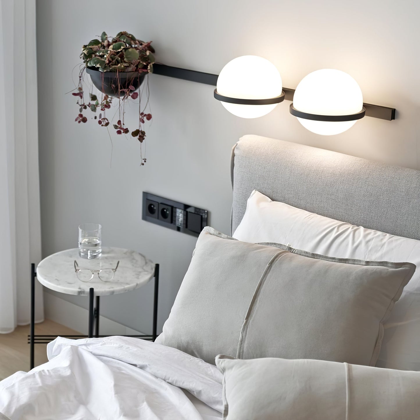 Solstice Outdoor Wall Light – Moderne Zwarte Buitenlamp met LED Bol | Waterdichte IP65 Gevelverlichting