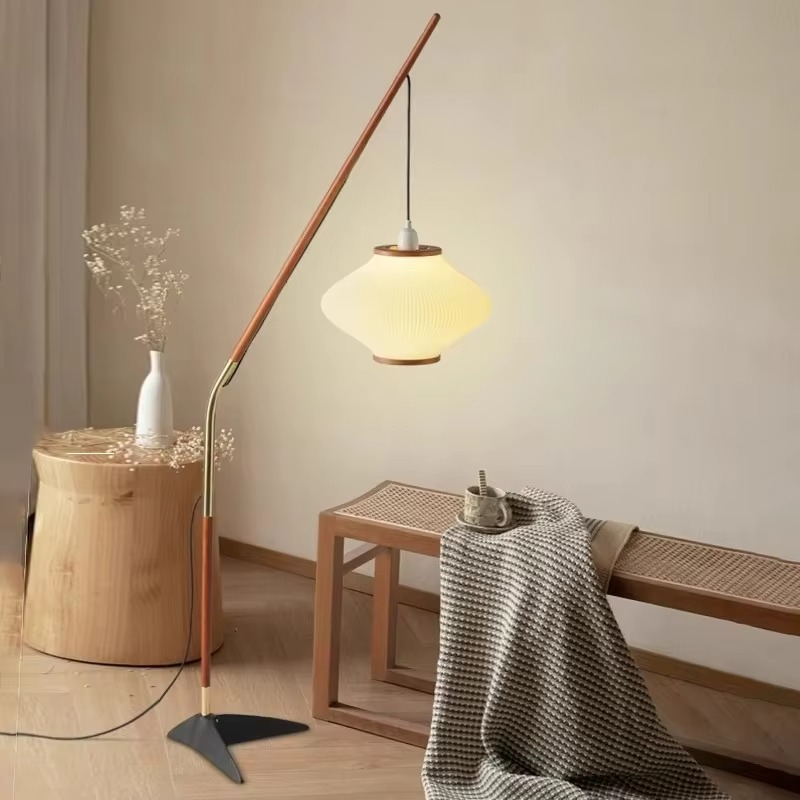 Medieval Style Vloerlamp – Houten Booglamp met Geplooide Stoffen Kap | Japans Minimalisme & Warme Sfeer