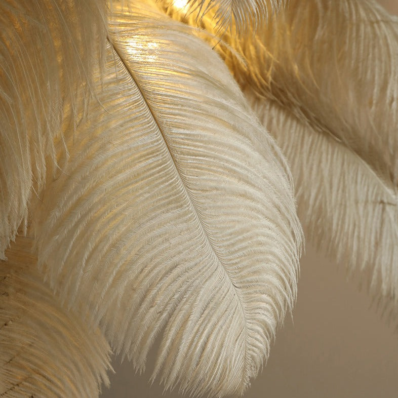 Struisvogelveren Vloerlamp – Luxe Design Staande Lamp met Messing Afwerking | Elegant, Sfeervol & Uniek Statement Piece