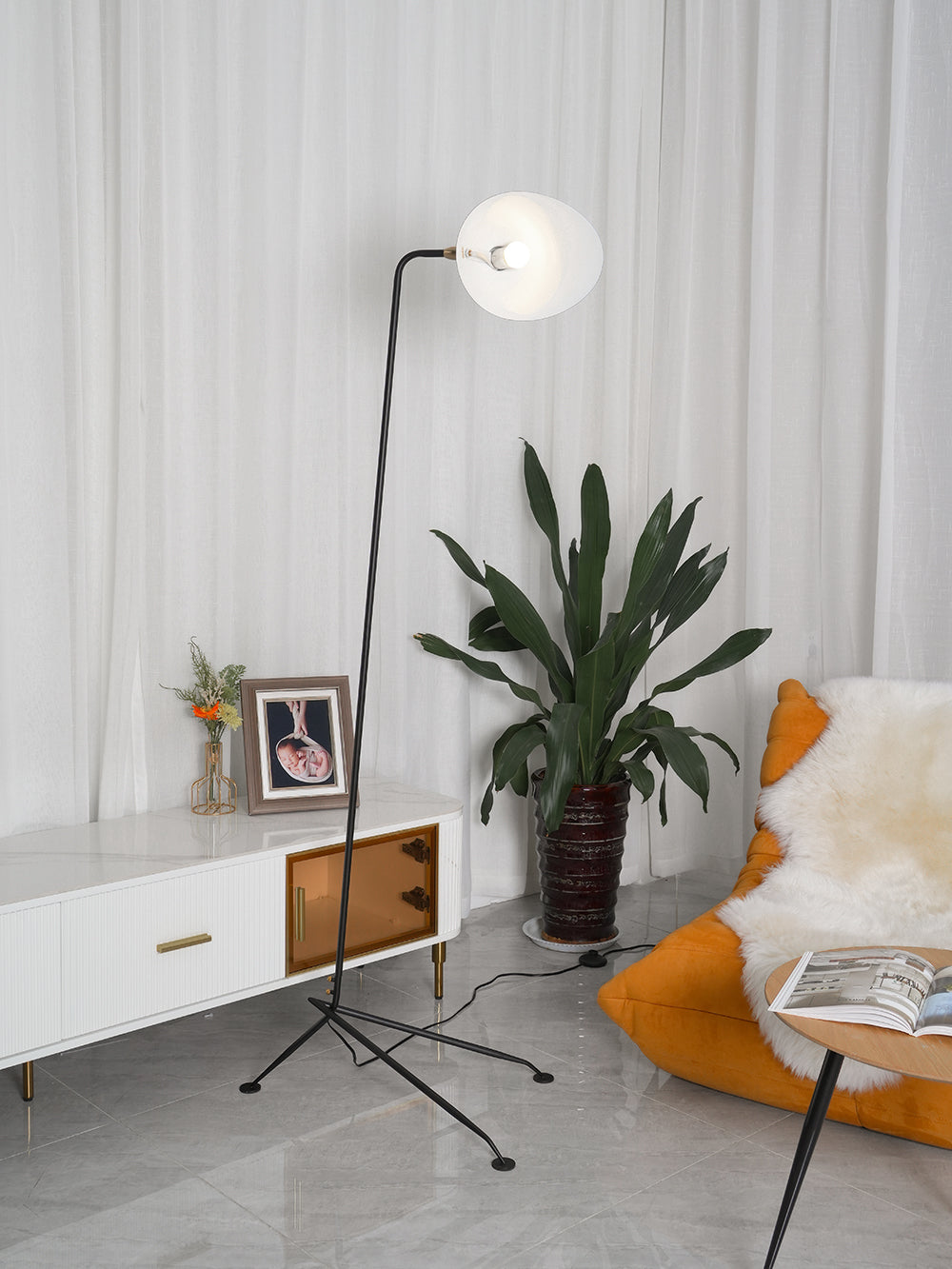 Mouille Three-Arm Vloerlamp – Iconische Design Staande Lamp met Draaiende Armen | Sculpturaal & Functioneel