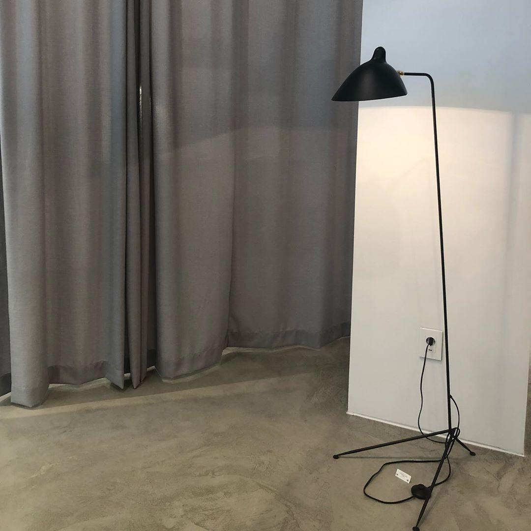Mouille Three-Arm Vloerlamp – Iconische Design Staande Lamp met Draaiende Armen | Sculpturaal & Functioneel