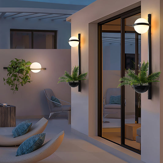 Solstice Outdoor Wall Light – Moderne Zwarte Buitenlamp met LED Bol | Waterdichte IP65 Gevelverlichting