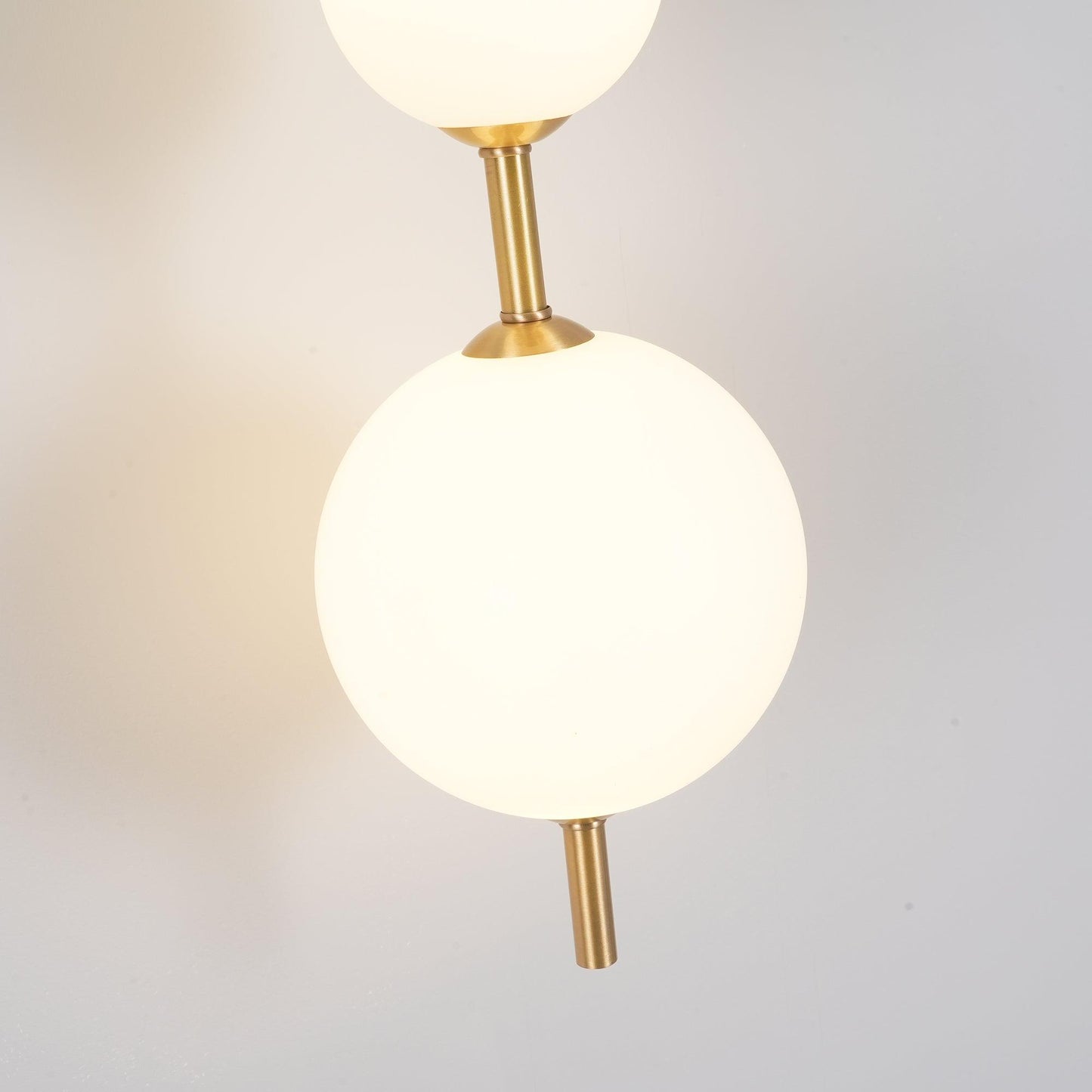 Verticale Glass Globe Wandlamp – Luxe LED Wandverlichting met Gouden Afwerking | Minimalistisch & Sfeervol Design
