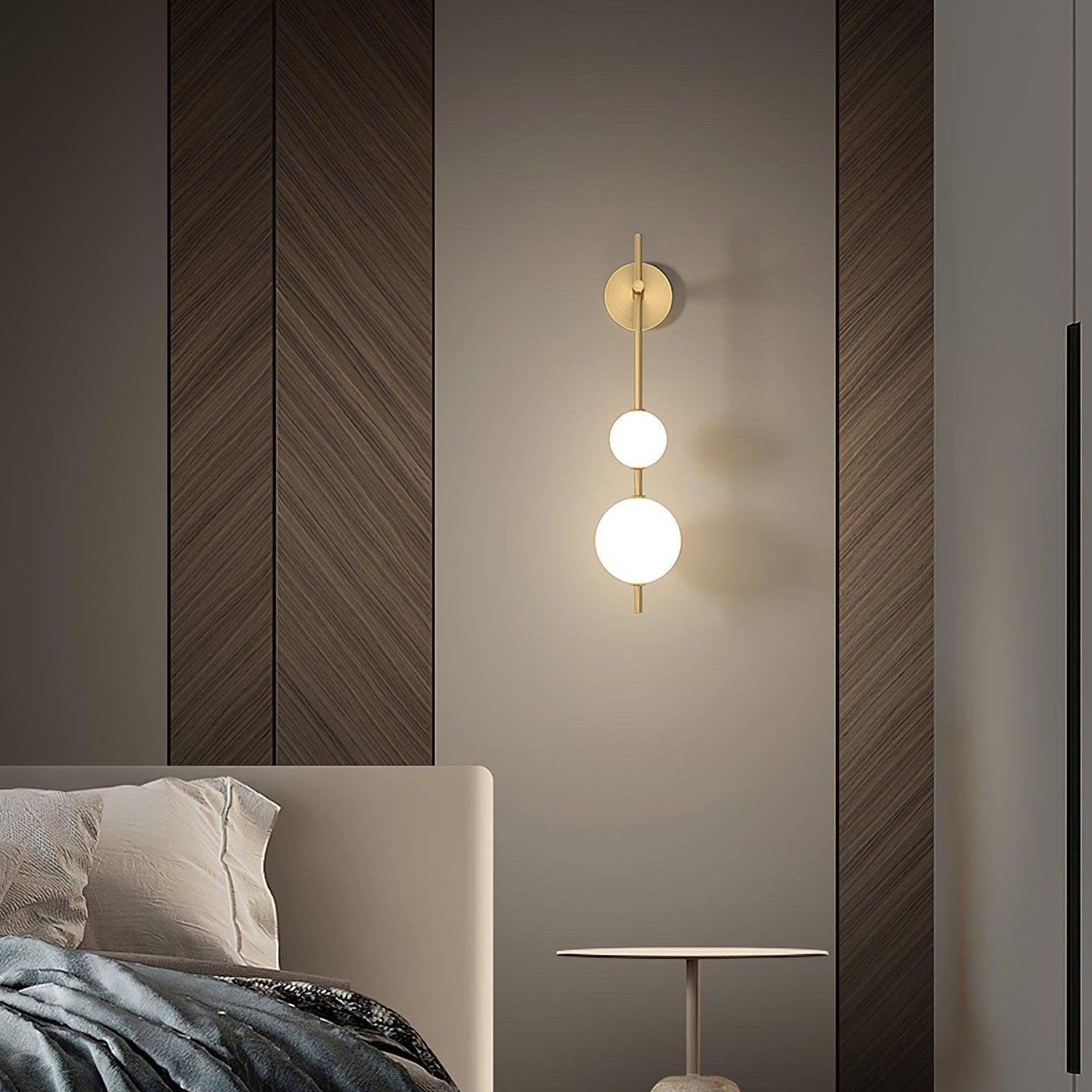 Verticale Glass Globe Wandlamp – Luxe LED Wandverlichting met Gouden Afwerking | Minimalistisch & Sfeervol Design