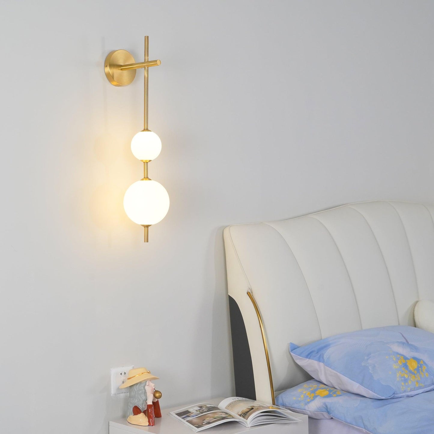 Verticale Glass Globe Wandlamp – Luxe LED Wandverlichting met Gouden Afwerking | Minimalistisch & Sfeervol Design