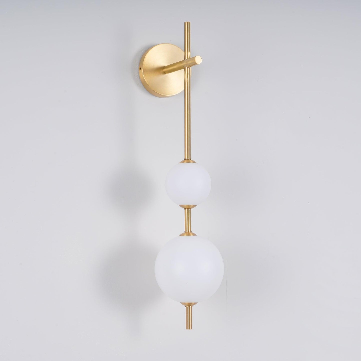 Verticale Glass Globe Wandlamp – Luxe LED Wandverlichting met Gouden Afwerking | Minimalistisch & Sfeervol Design