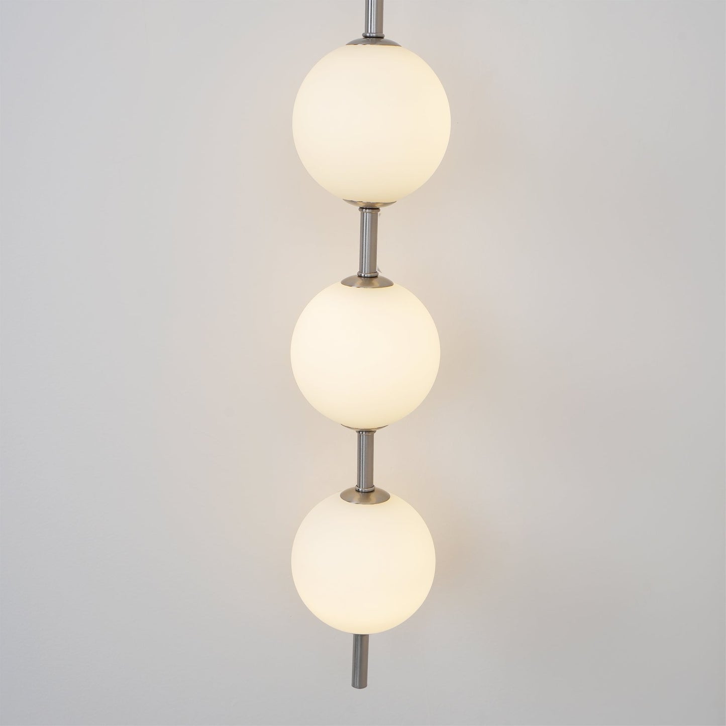 Verticale Glass Globe Wandlamp – Luxe LED Wandverlichting met Gouden Afwerking | Minimalistisch & Sfeervol Design