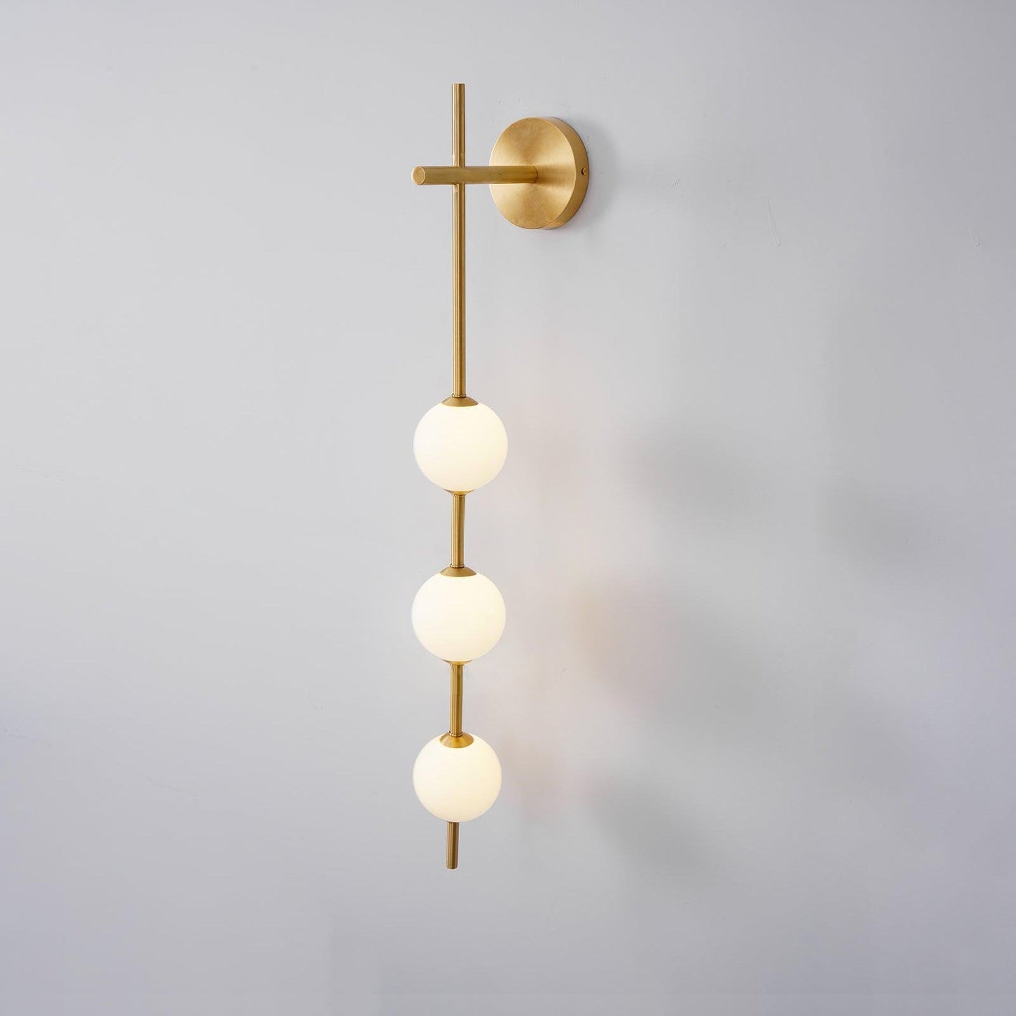 Verticale Glass Globe Wandlamp – Luxe LED Wandverlichting met Gouden Afwerking | Minimalistisch & Sfeervol Design