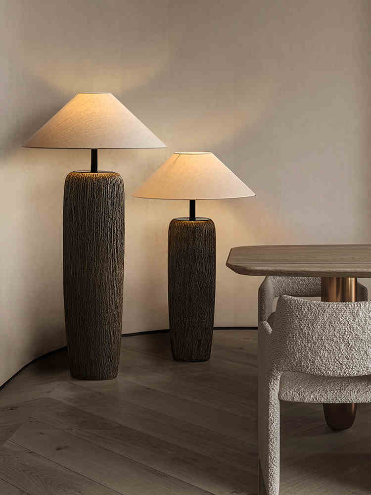Weathered Wood Vloerlamp – Rustieke Staande Lamp met Stoffen Kap | Landelijk Design & Warme Sfeer
