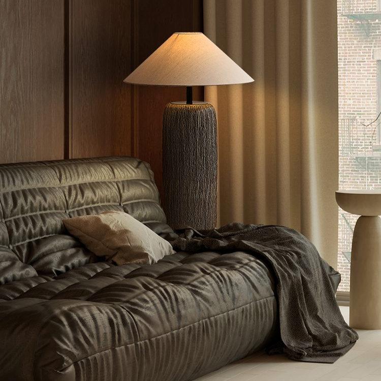 Weathered Wood Vloerlamp – Rustieke Staande Lamp met Stoffen Kap | Landelijk Design & Warme Sfeer