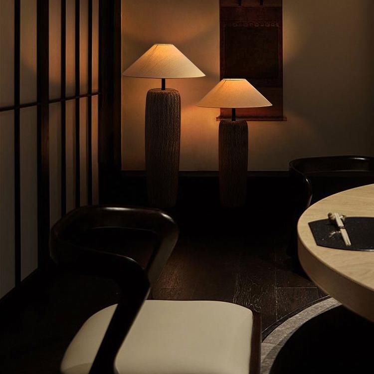 Weathered Wood Vloerlamp – Rustieke Staande Lamp met Stoffen Kap | Landelijk Design & Warme Sfeer