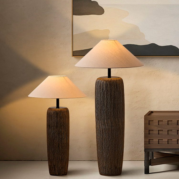 Weathered Wood Vloerlamp – Rustieke Staande Lamp met Stoffen Kap | Landelijk Design & Warme Sfeer