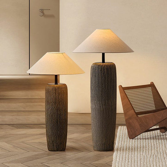 Weathered Wood Vloerlamp – Rustieke Staande Lamp met Stoffen Kap | Landelijk Design & Warme Sfeer