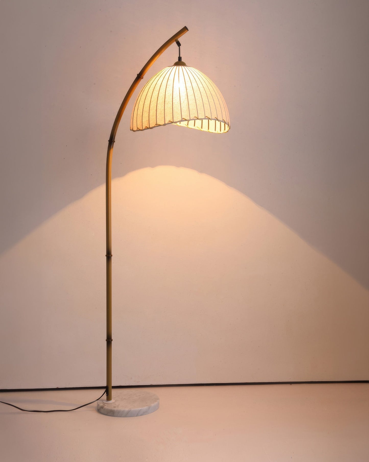 Cultural Zen Bamboe Vloerlamp – Staande Lamp met Stoffen Kap | Natuur, Rust & Sfeervolle Verlichting