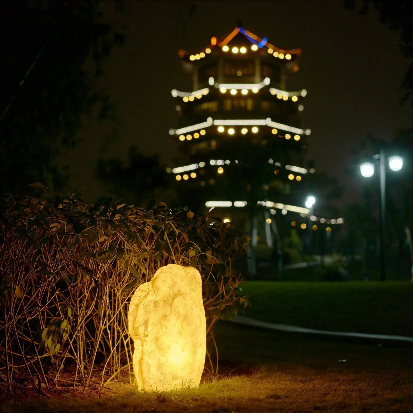 Vibrant Stone Buitenlamp – Solar of Bedraad | Natuursteen Design Tuinlamp, IP65 Waterdicht & Duurzaam LED Licht