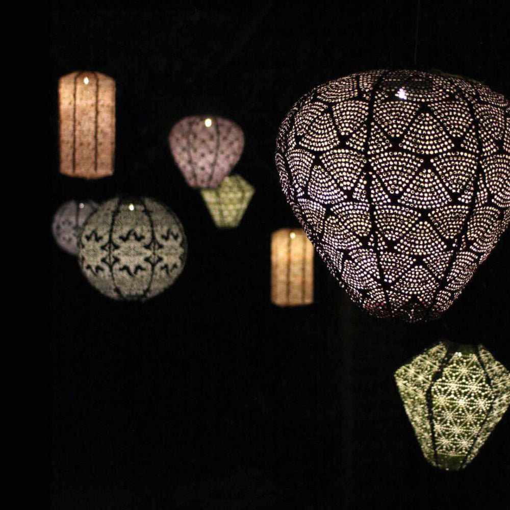 Solar Lantaarn Buiten – Kleurrijke Tuinlamp met Warm Licht | Weerbestendig & Automatisch Aan/Uit